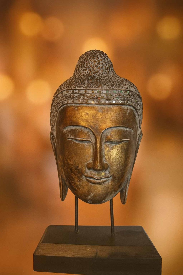 Tête de Bouddha Thaïlandais Dorée – Sérénité et Éveil Spirituel