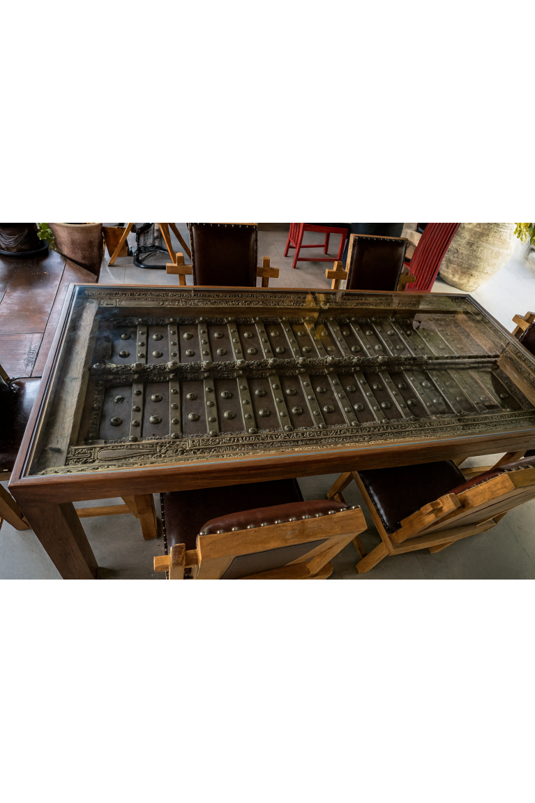 Artisanal table with door inside