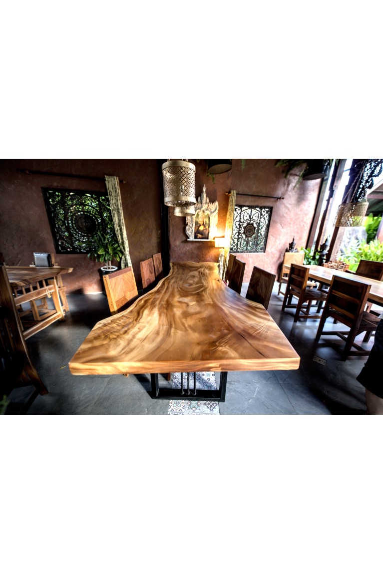 Massif wood table