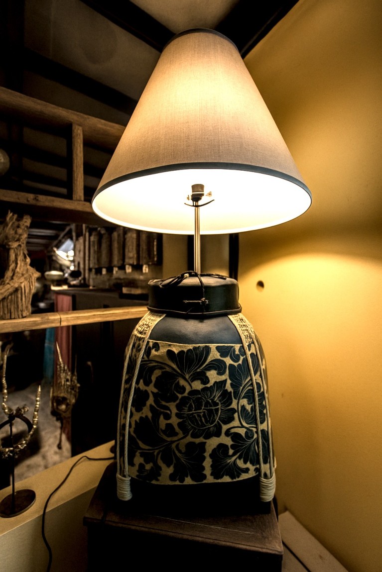 Decorative jar floor lamp